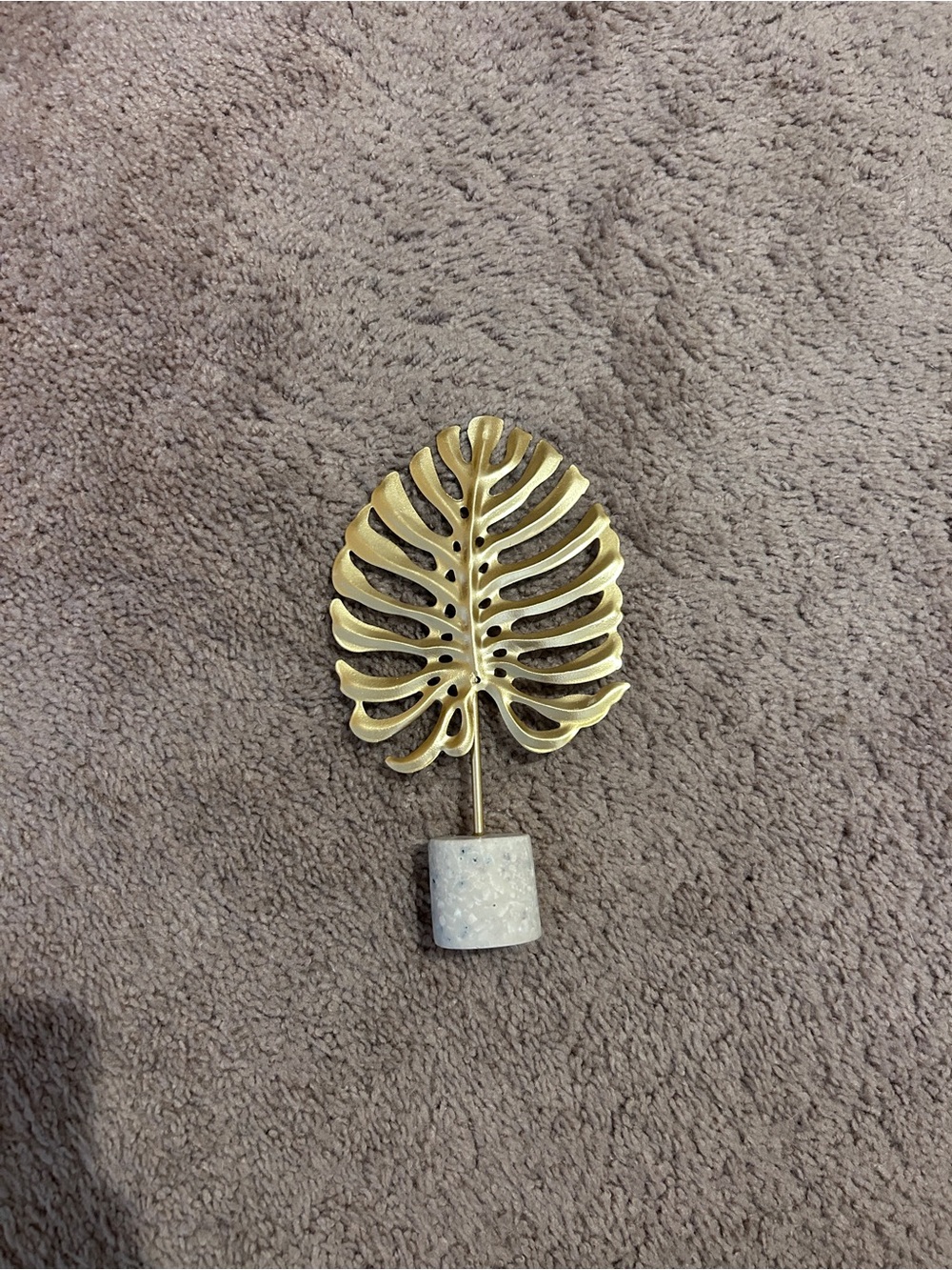 Gold Monstera Leaf Decor - Picture 3 of 4